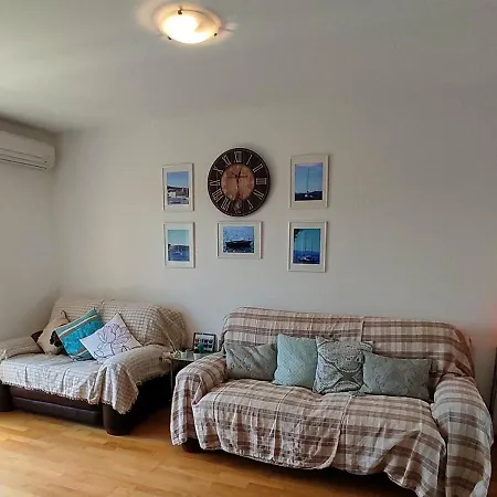 Idlerocks Apartment *